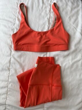 Vuori Women's Coral Leggings and Sports Bra Set S